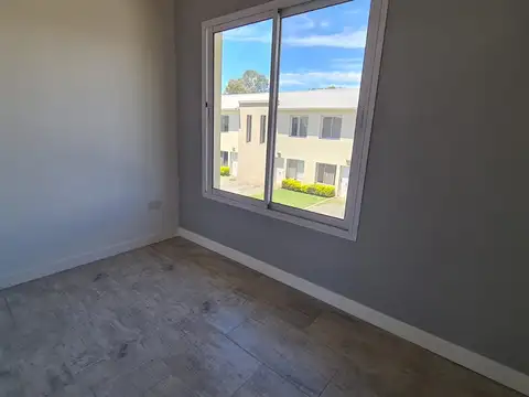 Casa en Alquiler con 1 cochera