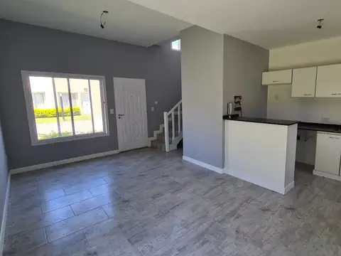 Casa en Alquiler en Villa Rosa, $ 930.000