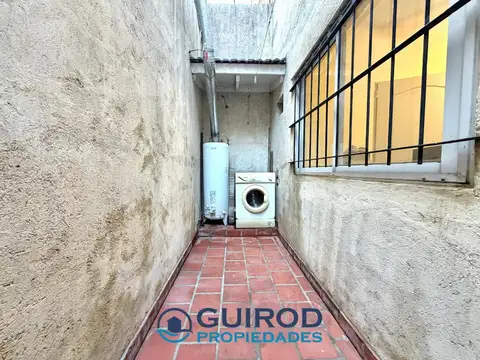 ALQUILER CASA 4 AMBIENTES, PLAYROOM, TERRAZA Y COCHERA IMPECABLE ESTADO
