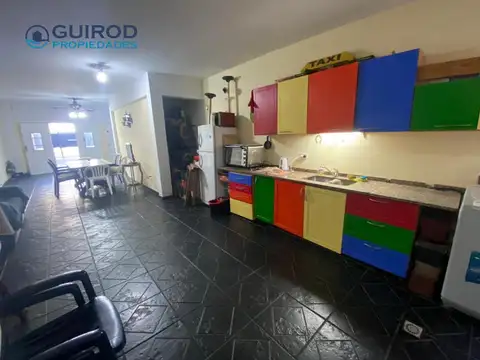 Casa en Alquiler con 3 cocheras