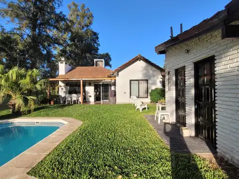 Casa 4 ambientes con 2 baños