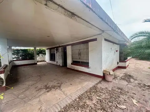 CASA EN VENTA EN PERGAMINO CON PATIO Y PILETA 