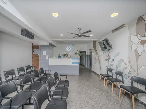 Oficina 10 ambientes con 1 baño