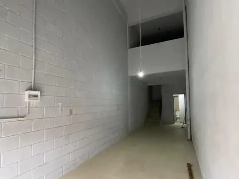 Galpon en Alquiler en Flores, USD 1.100