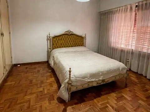 Chalet 4 ambientes en Parque Ayerza