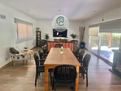 Casa en Venta con 2 cocheras