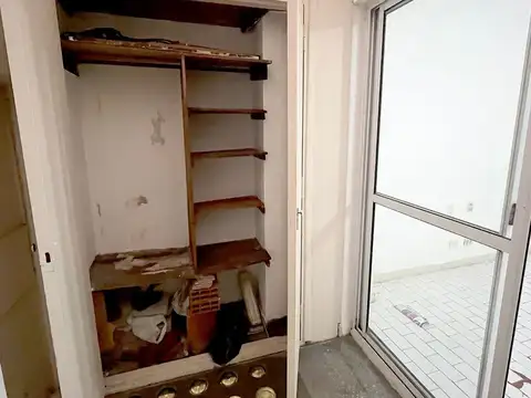 Venta Recoleta 2 ambientes con patio a refaccionar