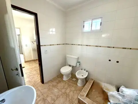 Casa a terminar + Salon al frente