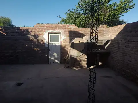 Casa en Venta con 3 cocheras