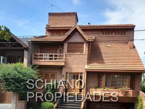 MAGNIFICO CHALET EN TRES PLANTAS . DETALLES DE CATEGORIA. BARRIO PARQUE BERNAL.NUEVO PRECIO.