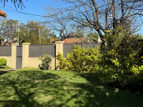 EN VENTA EN CIUDAD JARDIN HERMOSO CHALET DE 5 AMBIENTES 4 BAÑOS A NUEVO - FICHA 10183