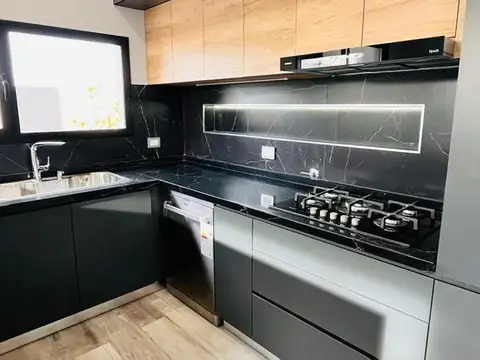 Casa en Venta en Neuquén, USD 370.000