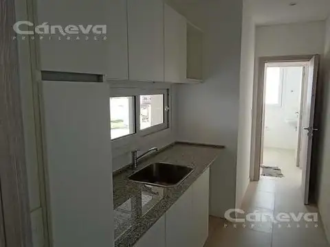 Casa en Alquiler con 2 cocheras