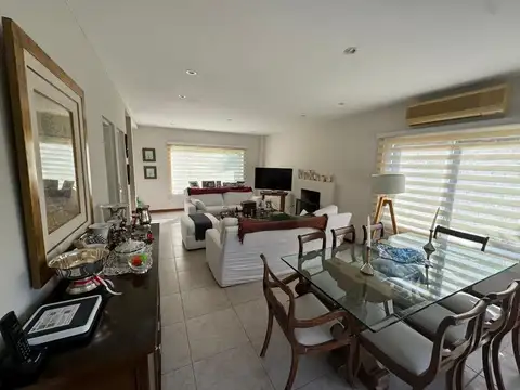 Casa 4 ambientes con 4 baños