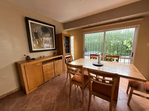 Venta casa 3 Dormitorios con Comodín y Cochera Doble -  Barrio Azcuénaga