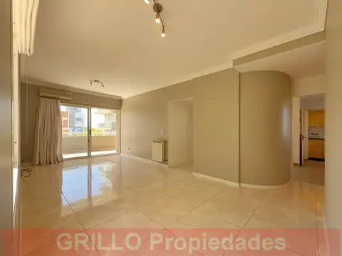 Pico 1627. Departamento tres ambientes. Balcón. Aire acondicionado, calefacción. SUM y parrilla.
