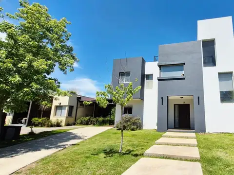 Venta Casa 3 dormitorios mas dependencia Barrio Los Alisos, Nordelta