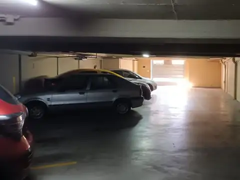 VENTA -COCHERA-FIJA Y CUBIERTA- EN CIUDADELA