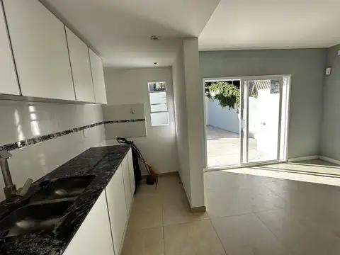 Casa 5 ambientes con 1 baño