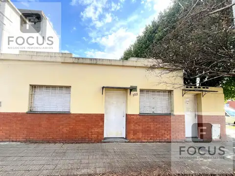 Venta Casa 4 amb; con Patio. Caseros.