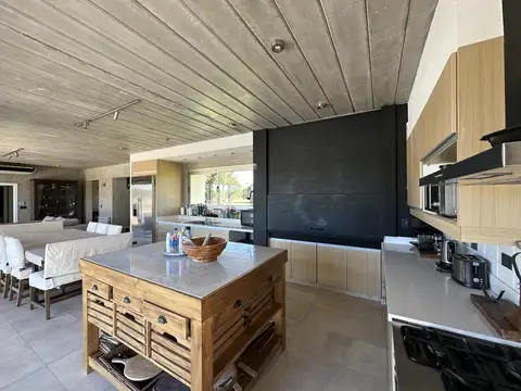 Terreno en Venta en Azcuenaga, USD 850.000