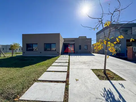 Casa en Venta en Santo Tomas, USD 240.000