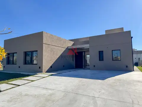 Casa  en Venta en Santo Tomas, Pilar, G.B.A. Zona Norte