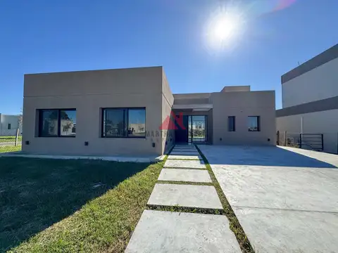 Casa 5 ambientes con 3 baños