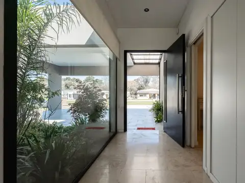 Casa en venta barrio Las Calandrias con pileta