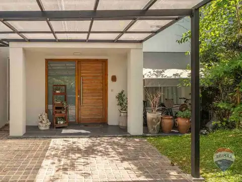 Casa en venta con pileta en Solar del Bosque