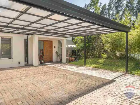 Casa en Venta con 3 cocheras