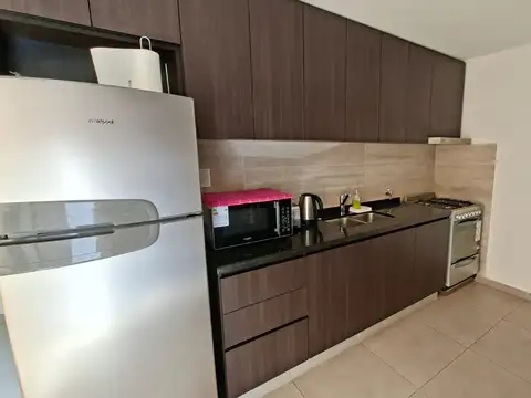 CASA EN VENTA BARRIO ALTO ALBERDI -  MODERNA CON PATIO Y PILETA DE NATACION.