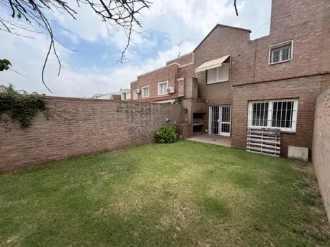 Alquiler Urca 2 dormitorios patio verde amplio cochera 