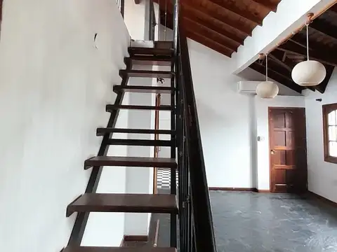 Depto Tipo Casa en Alquiler de 4 ambientes