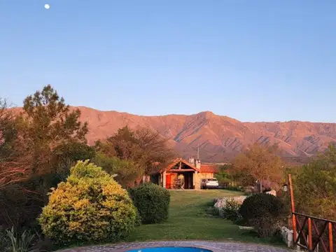 VENTA Casa única en Traslasierras con 5 hs aptas desarrollo