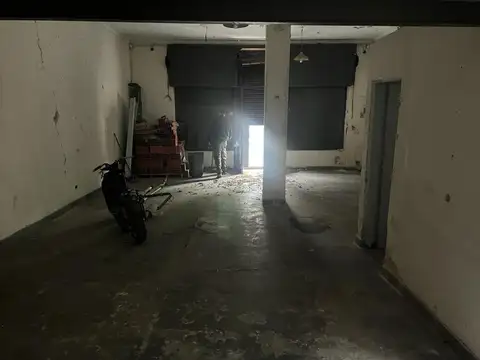 Excelente Local a la calle Avenida Brasil 2600