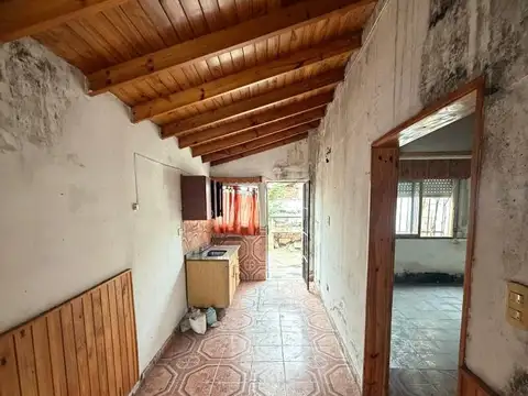 Casa 4 ambientes con 2 baños