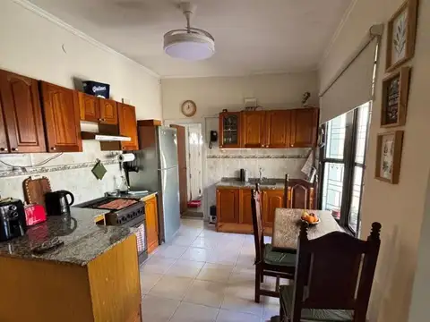 Casa en Venta con 3 cocheras