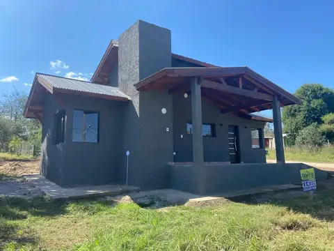 CASA EN VENTA EN CALAMUCHITA,EXCELENTE ENTORNO 