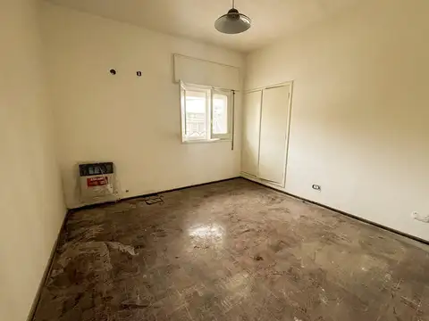 Alquiler Casa dos dormitorios en planta alta. Barrio Tiro Suizo