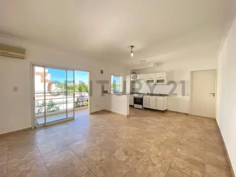 Departamento 2 ambientes con balcon y parrila en venta en Villa Pueyrredon