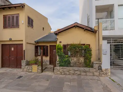 VENTA CASA 4 AMBIENTES EN GUEMES
