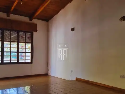 Casa en Alquiler con 1 cochera