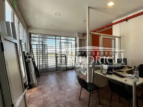 GALPÓN EN VENTA  Con recepción y oficina