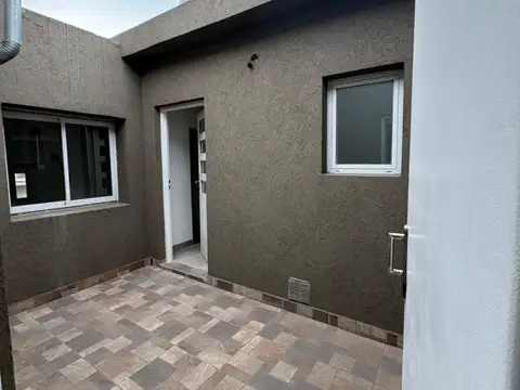 Depto Tipo Casa en Alquiler en Caseros, $ 480.000