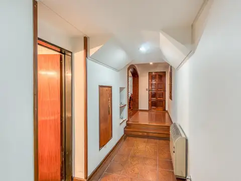 Casa 6 ambientes con 3 baños