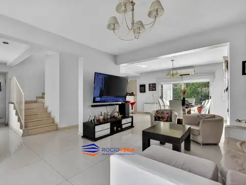 Casa 5 ambientes con 3 baños