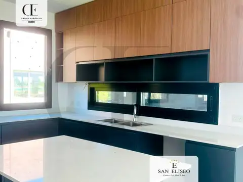 Casa en venta c/ cochera en San Vicente