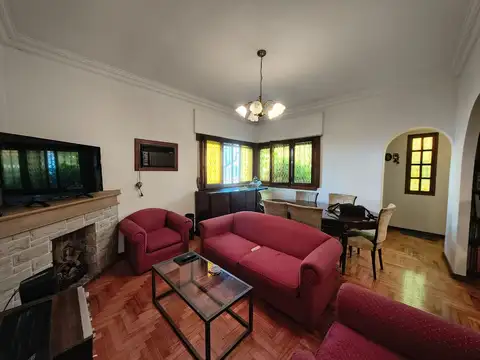 Casa 5 ambientes con 4 baños