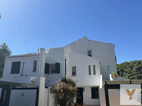 Casa en venta - 3 Dormitorios 4 Baños - Pinamar